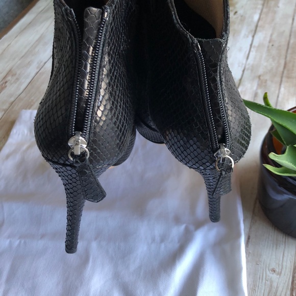 Veronica Beard Loretta Bootie in Black, Size 8 - Picture 4 of 7